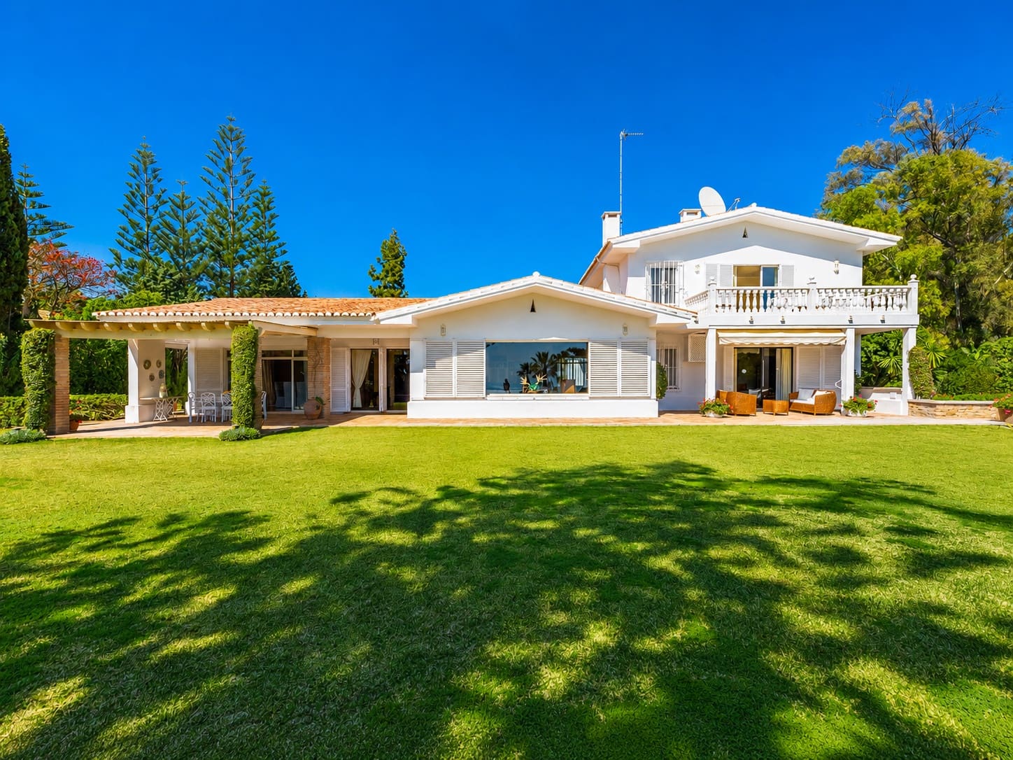 5 bedroom Villa for holiday rental in Guadalmina with pool garage - € 15,000 (Ref: 6069294)