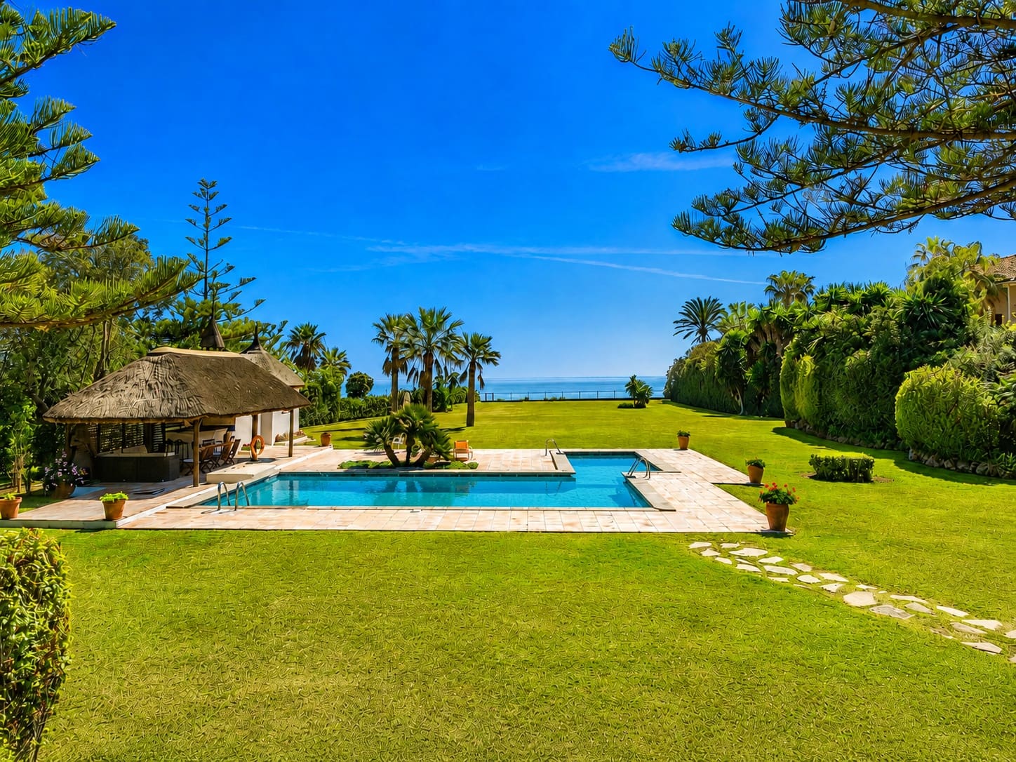 5 bedroom Villa for holiday rental in Guadalmina with pool garage - € 15,000 (Ref: 6069294)