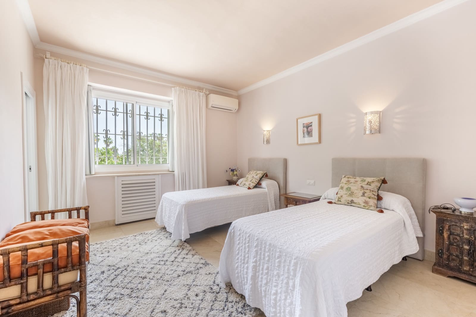 5 bedroom Villa for holiday rental in Guadalmina with pool garage - € 15,000 (Ref: 6069294)