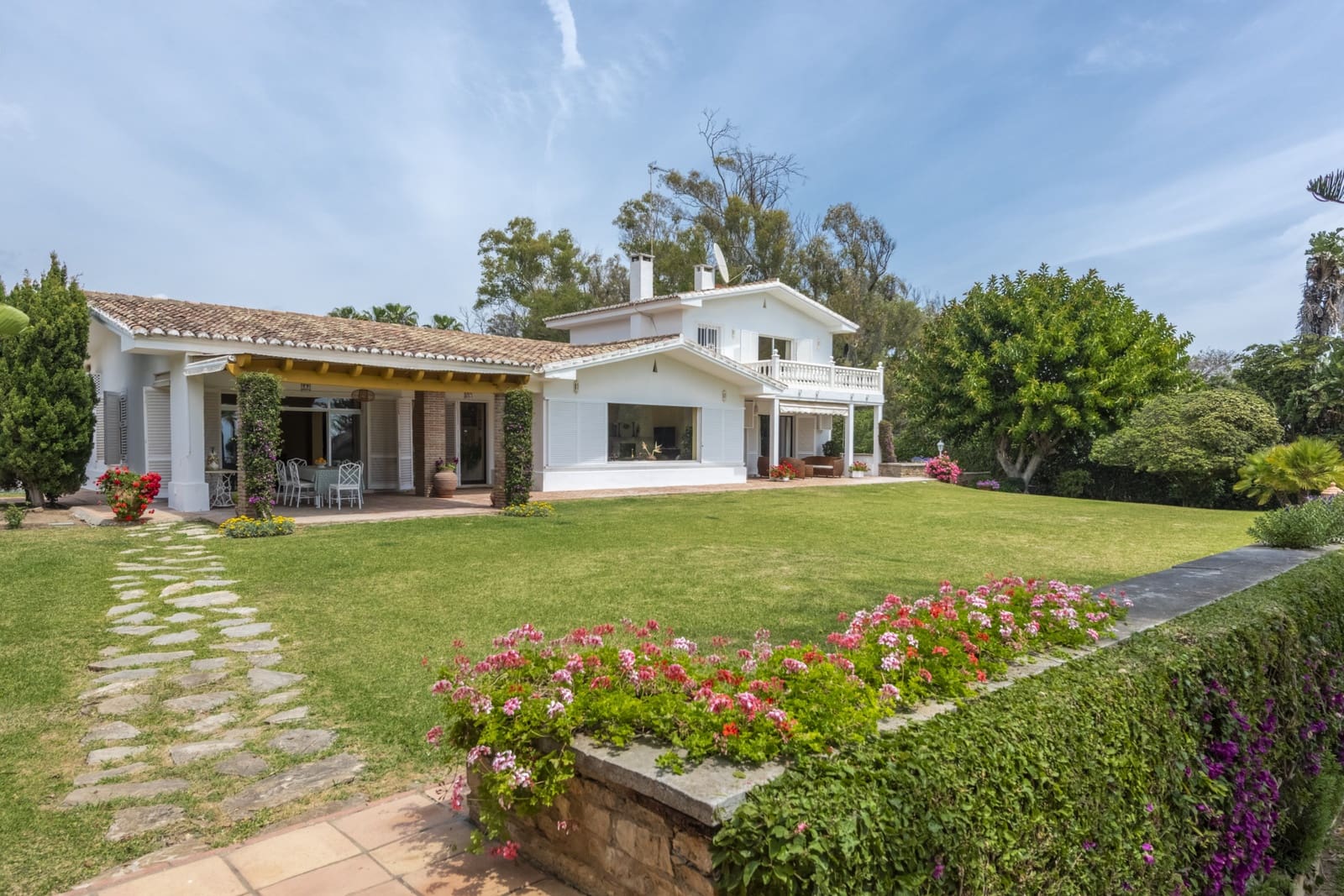 5 bedroom Villa for holiday rental in Guadalmina with pool garage - € 15,000 (Ref: 6069294)