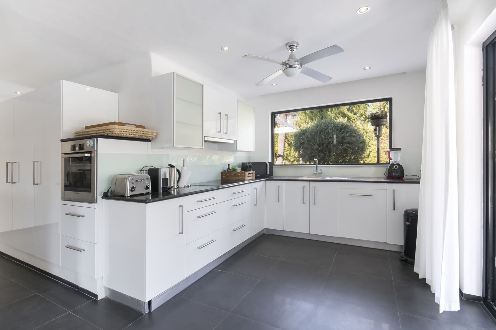 5 slaapkamer Villa voor vakantieverhuur in Marbella met zwembad - € 8.900 (Ref: 6069325)