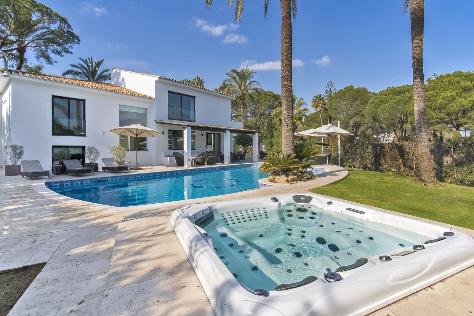5 slaapkamer Villa voor vakantieverhuur in Marbella met zwembad - € 8.900 (Ref: 6069325)