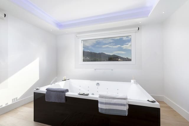 6 slaapkamer Villa te koop in Marbella met zwembad - € 4.250.000 (Ref: 6129620)