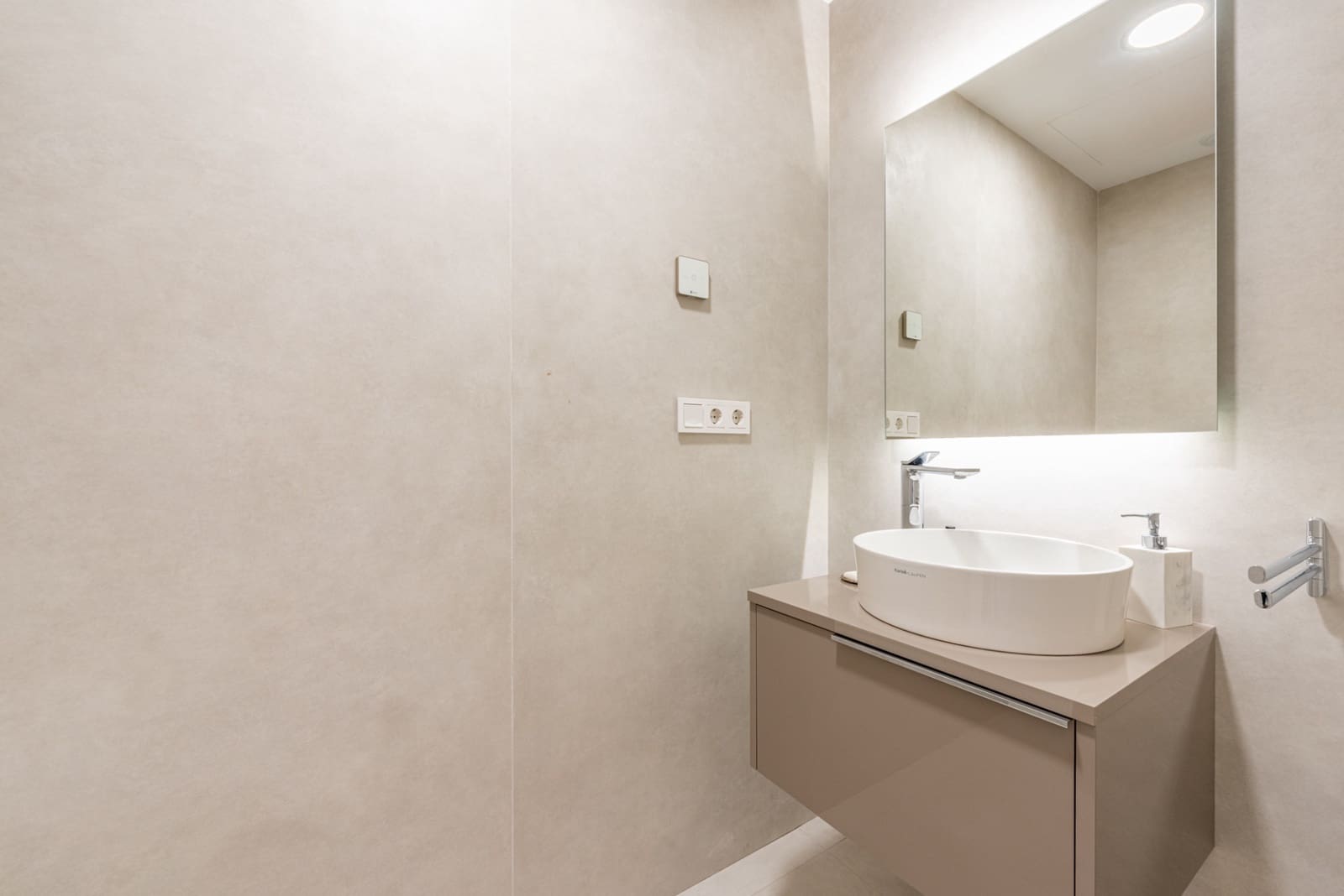 3 bedroom Apartment for sale in Estepona with pool garage - € 1,450,000 (Ref: 6694536)