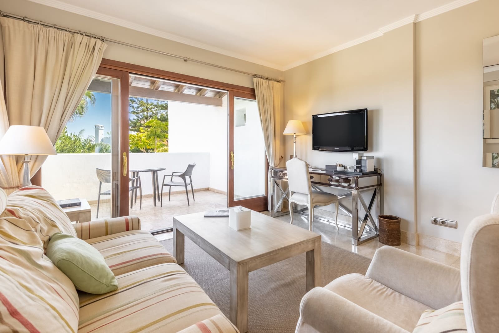 1 bedroom Penthouse for sale in Marbella with pool garage - € 2,995,000 (Ref: 6722610)