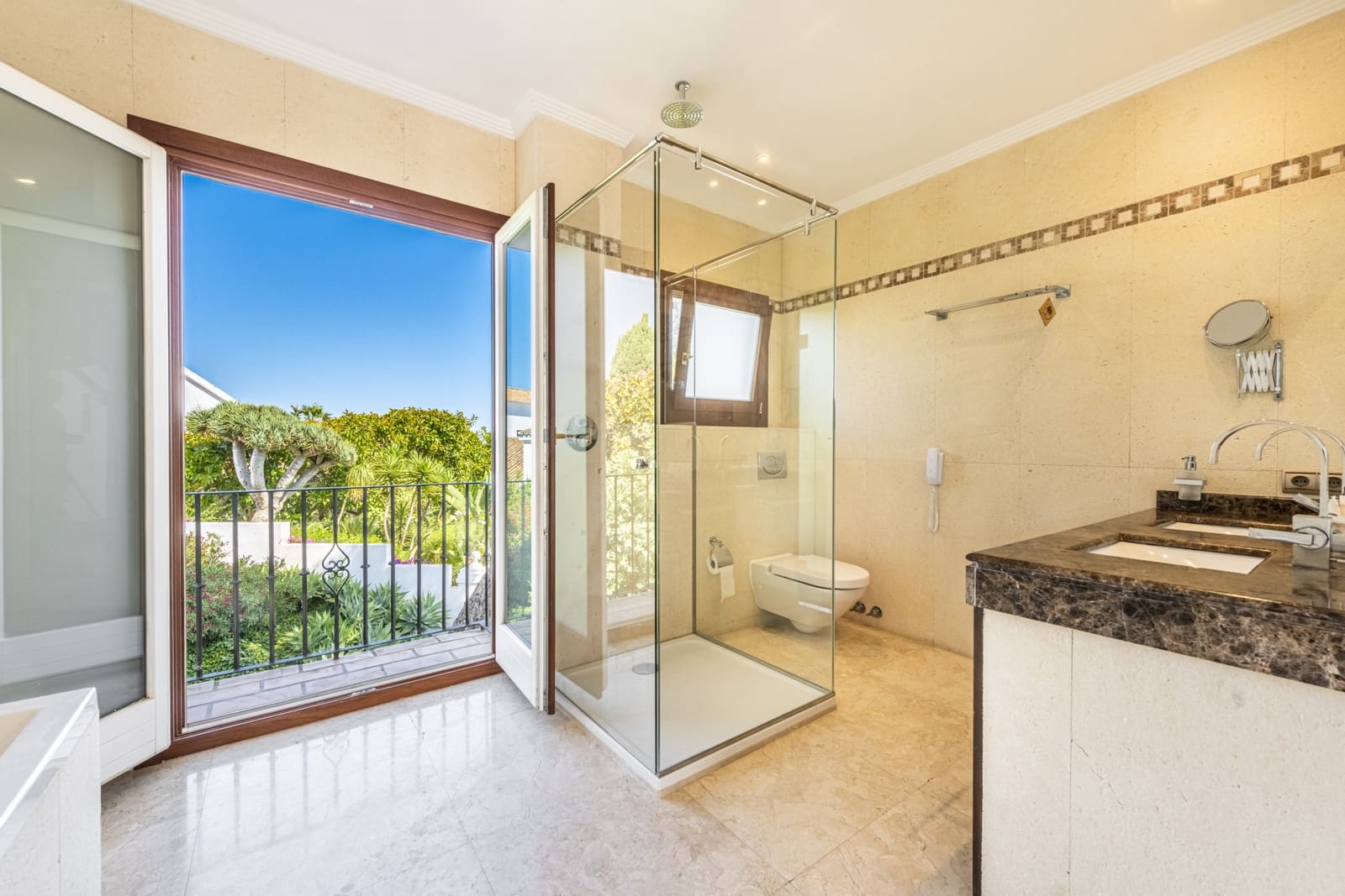 1 bedroom Penthouse for sale in Marbella with pool garage - € 2,995,000 (Ref: 6722610)
