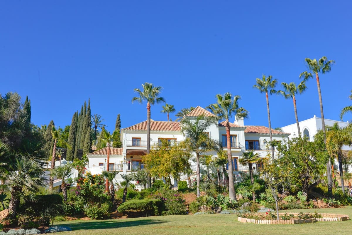 15 bedroom Villa for sale in Benahavis with pool garage - € 13,950,000 (Ref: 6811124)
