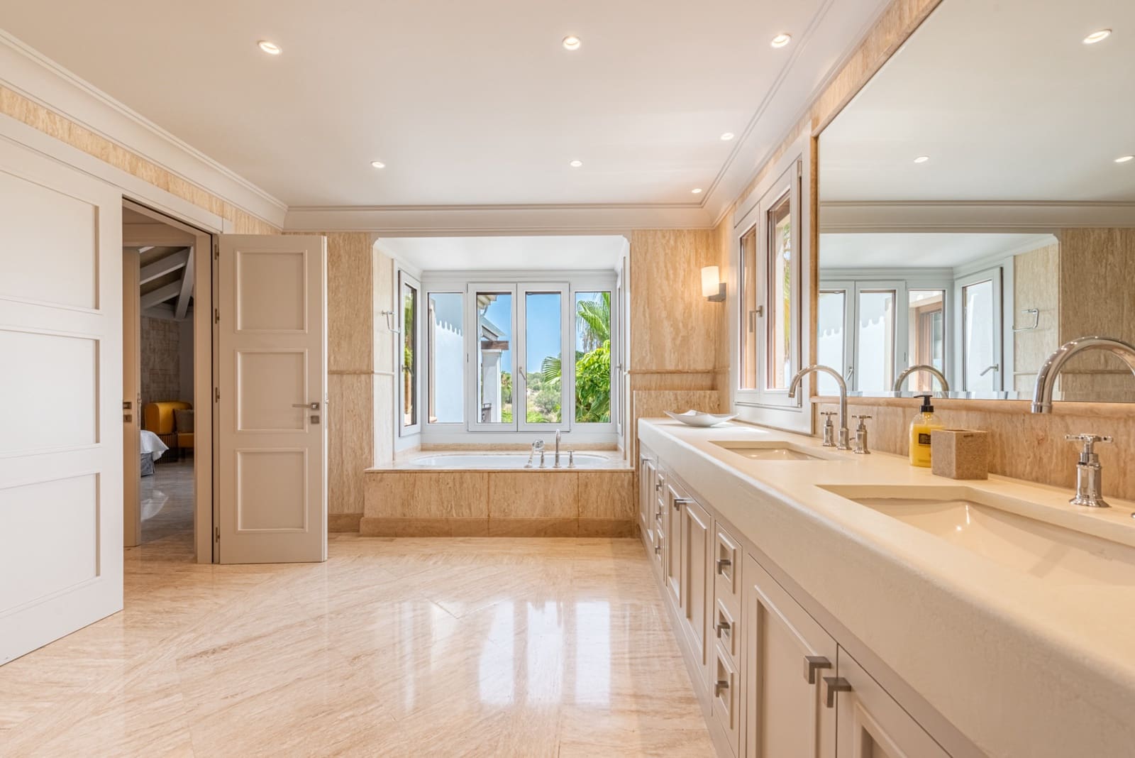 15 sypialnia Willa na sprzedaż w Benahavis z basenem garażem - 13 950 000 € (Ref: 6811124)