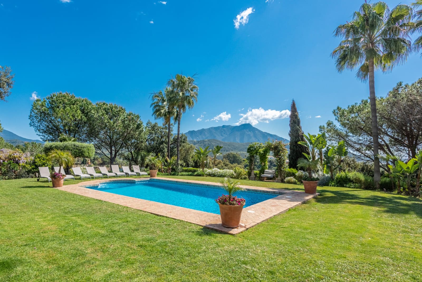 6 Zimmer Villa zu verkaufen in El Madronal mit Pool Garage - 7.800.000 € (Ref: 6828501)