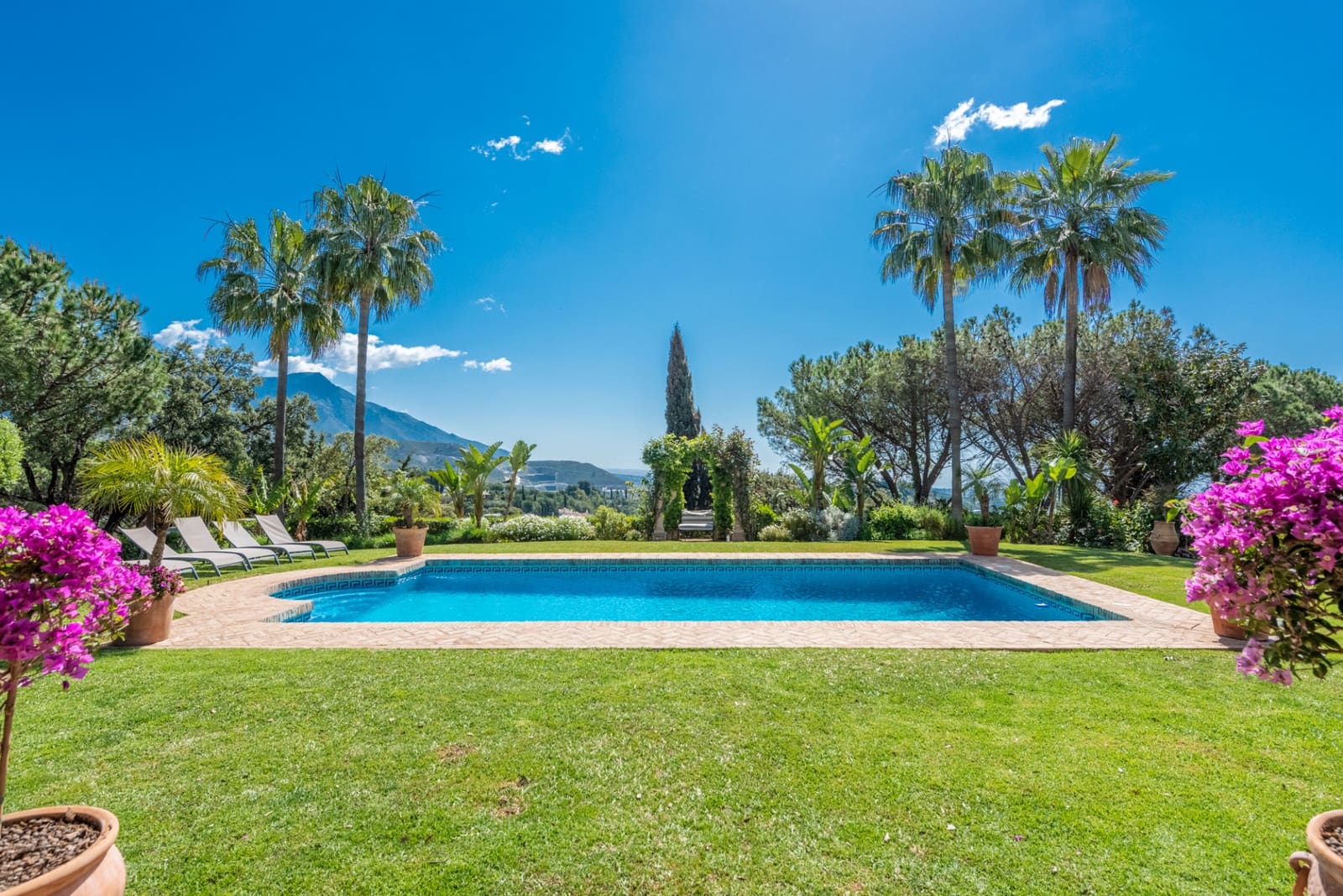 6 Zimmer Villa zu verkaufen in El Madronal mit Pool Garage - 7.800.000 € (Ref: 6828501)