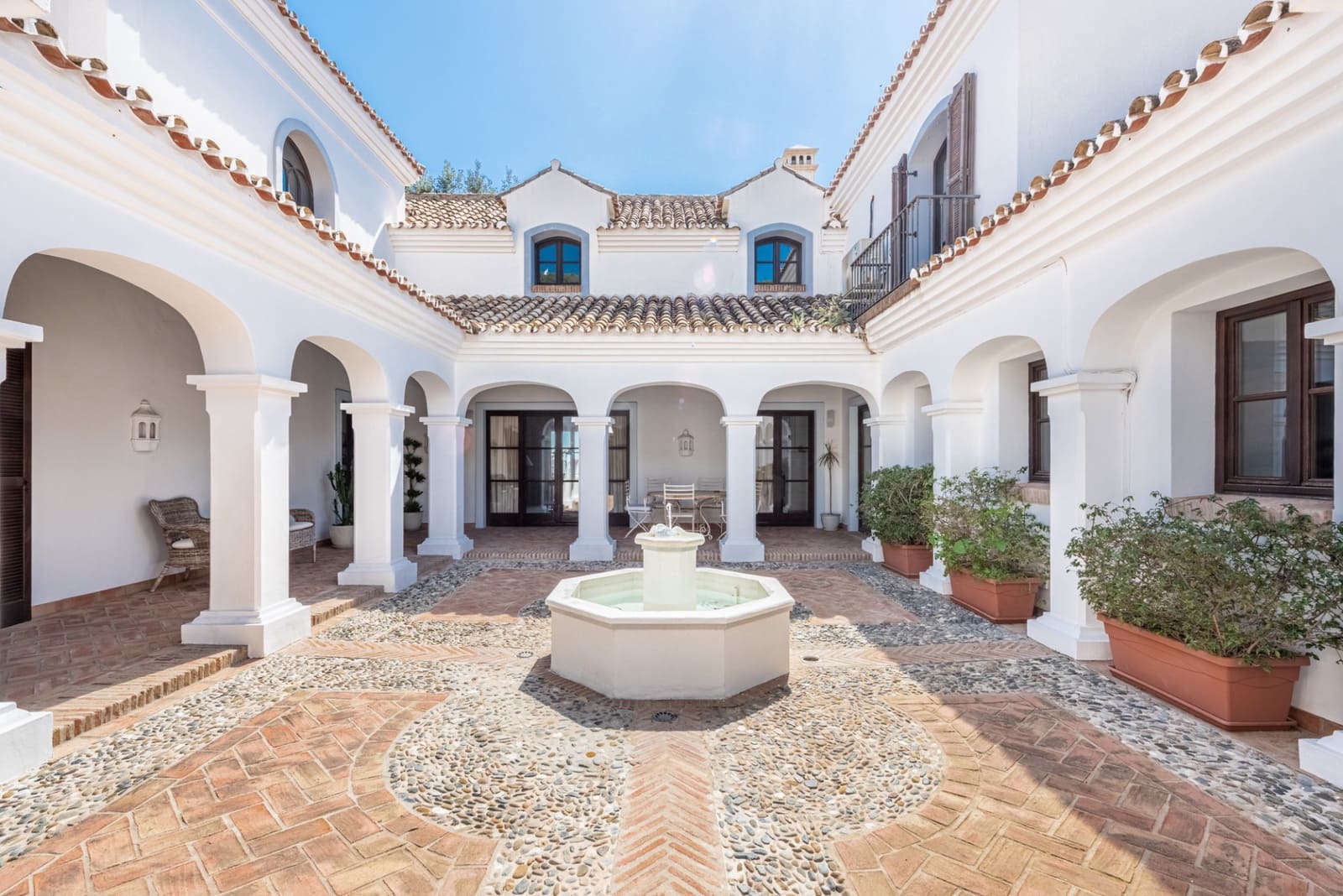 6 bedroom Villa for sale in El Madronal with pool garage - € 7,800,000 (Ref: 6828501)