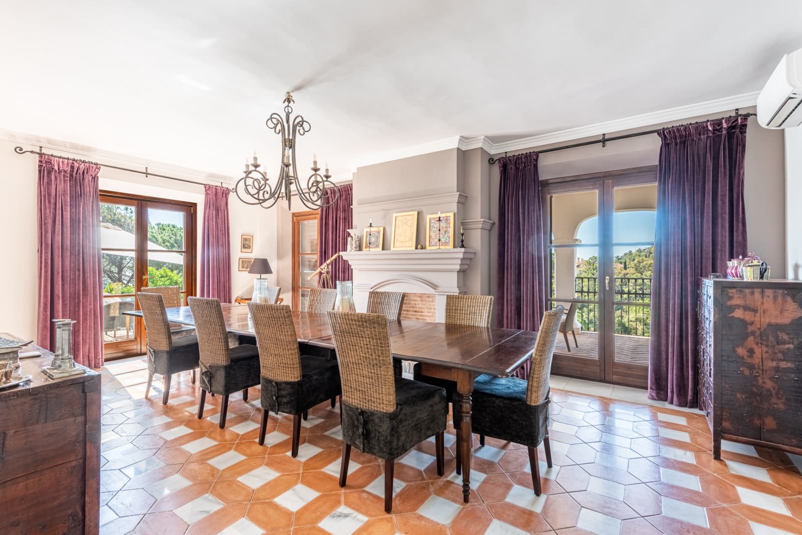 6 bedroom Villa for sale in El Madronal with pool garage - € 7,800,000 (Ref: 6828501)