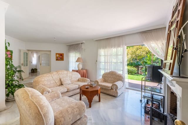 8 slaapkamer Villa te koop in Marbella met zwembad garage - € 2.100.000 (Ref: 6843090)