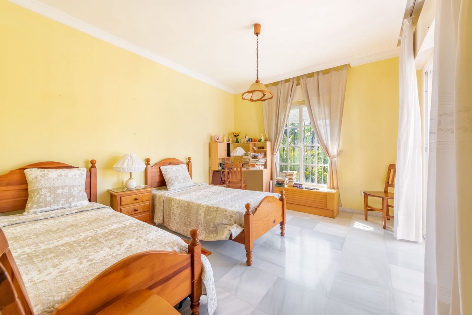 8 bedroom Villa for sale in Marbella with pool garage - € 2,100,000 (Ref: 6843090)