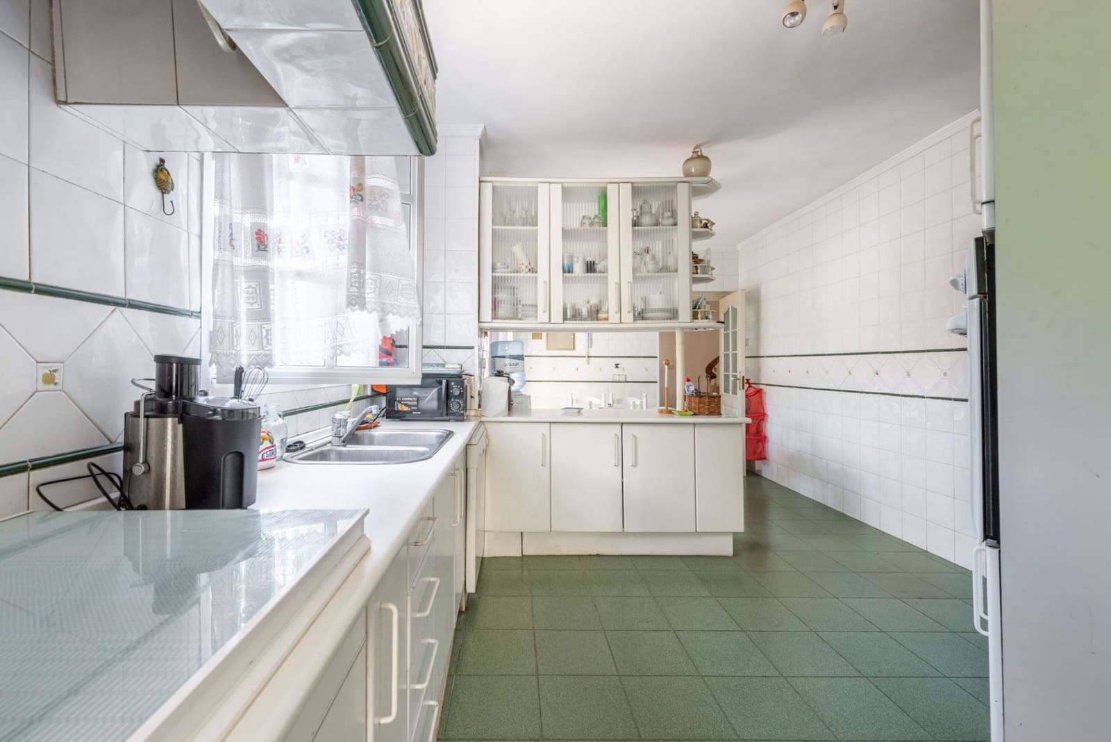 8 bedroom Villa for sale in Marbella with pool garage - € 2,100,000 (Ref: 6843090)