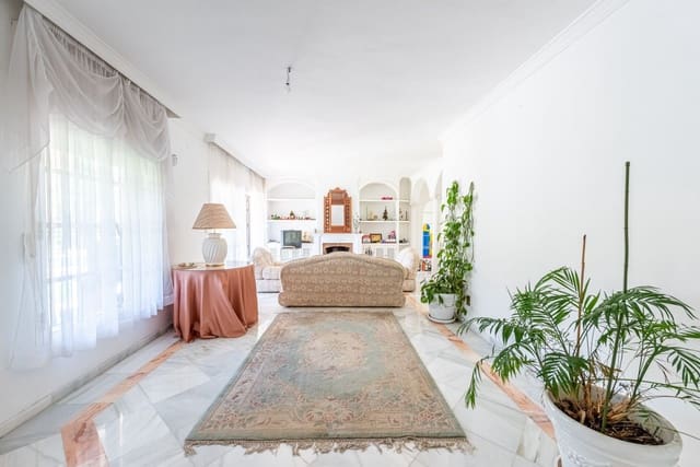 Chalet de 8 habitaciones en Marbella en venta con piscina garaje - 2.100.000 € (Ref: 6843090)