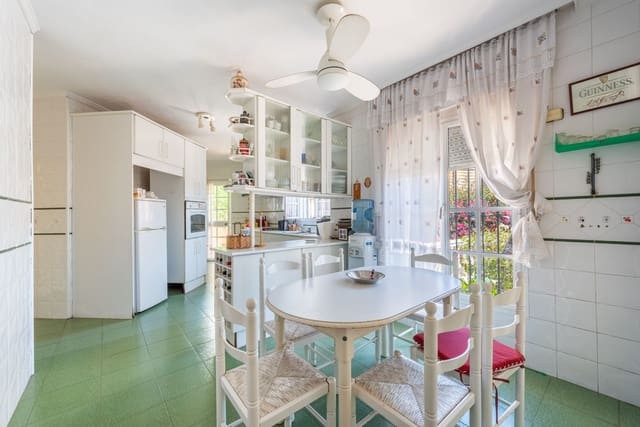 Chalet de 8 habitaciones en Marbella en venta con piscina garaje - 2.100.000 € (Ref: 6843090)