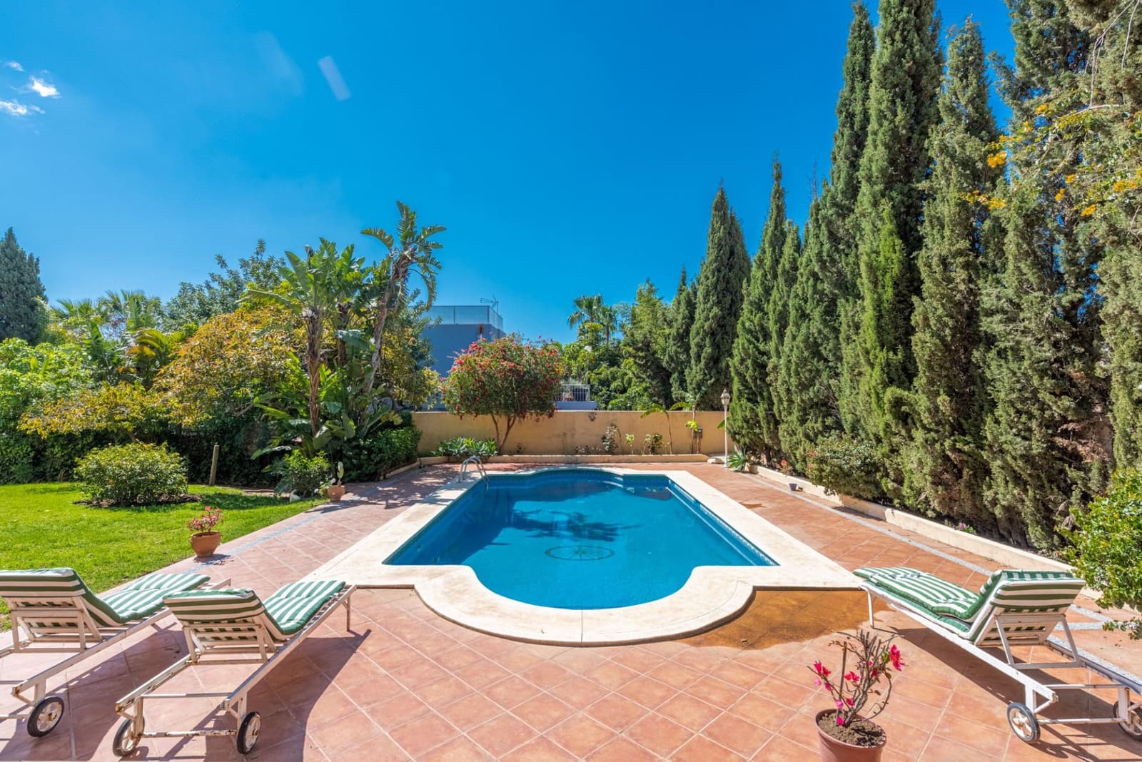 Chalet de 8 habitaciones en Marbella en venta con piscina garaje - 2.100.000 € (Ref: 6843090)