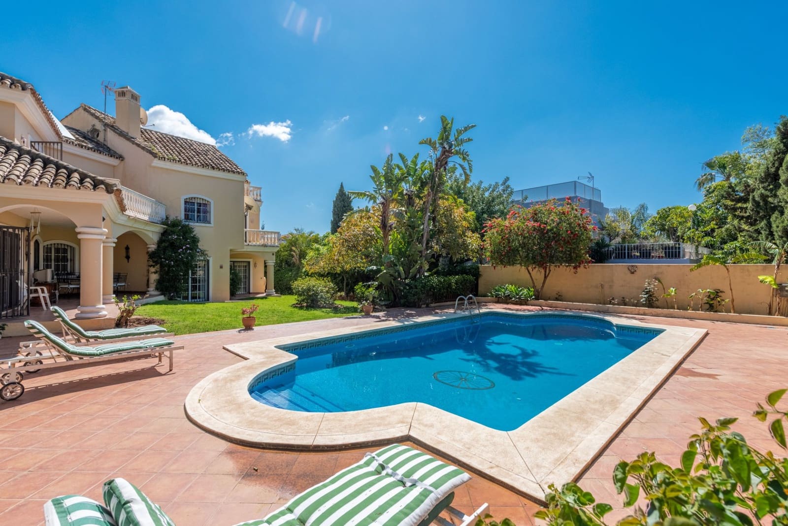 Chalet de 8 habitaciones en Marbella en venta con piscina garaje - 2.100.000 € (Ref: 6843090)