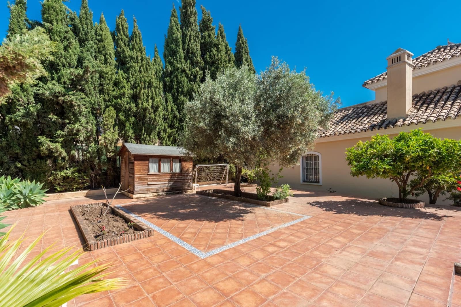 Chalet de 8 habitaciones en Marbella en venta con piscina garaje - 2.100.000 € (Ref: 6843090)