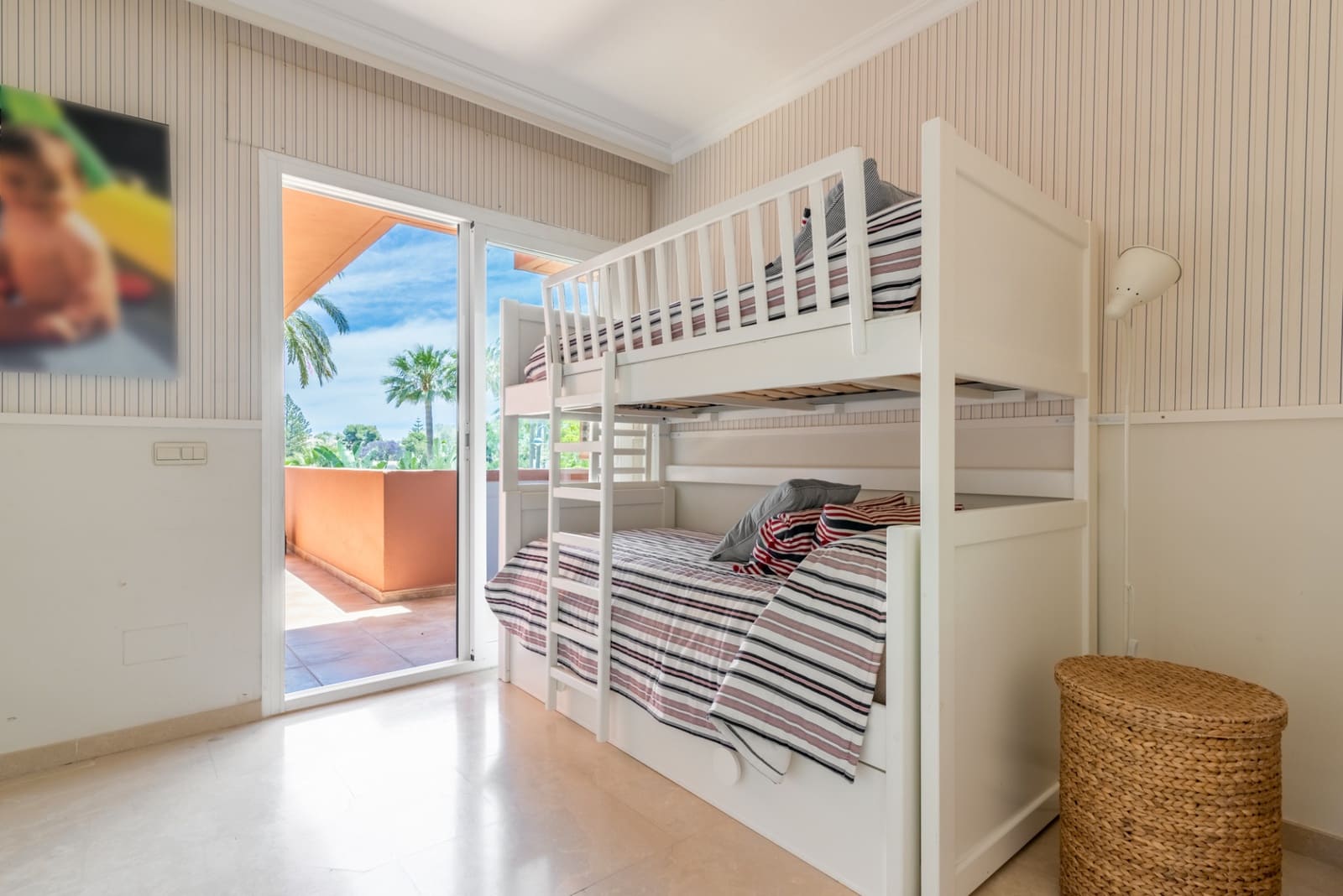   4 soveværelse   ferieLejlighed i Marbella   med   swimmingpool  garage  - € 4.000 (Ref: 6917934)