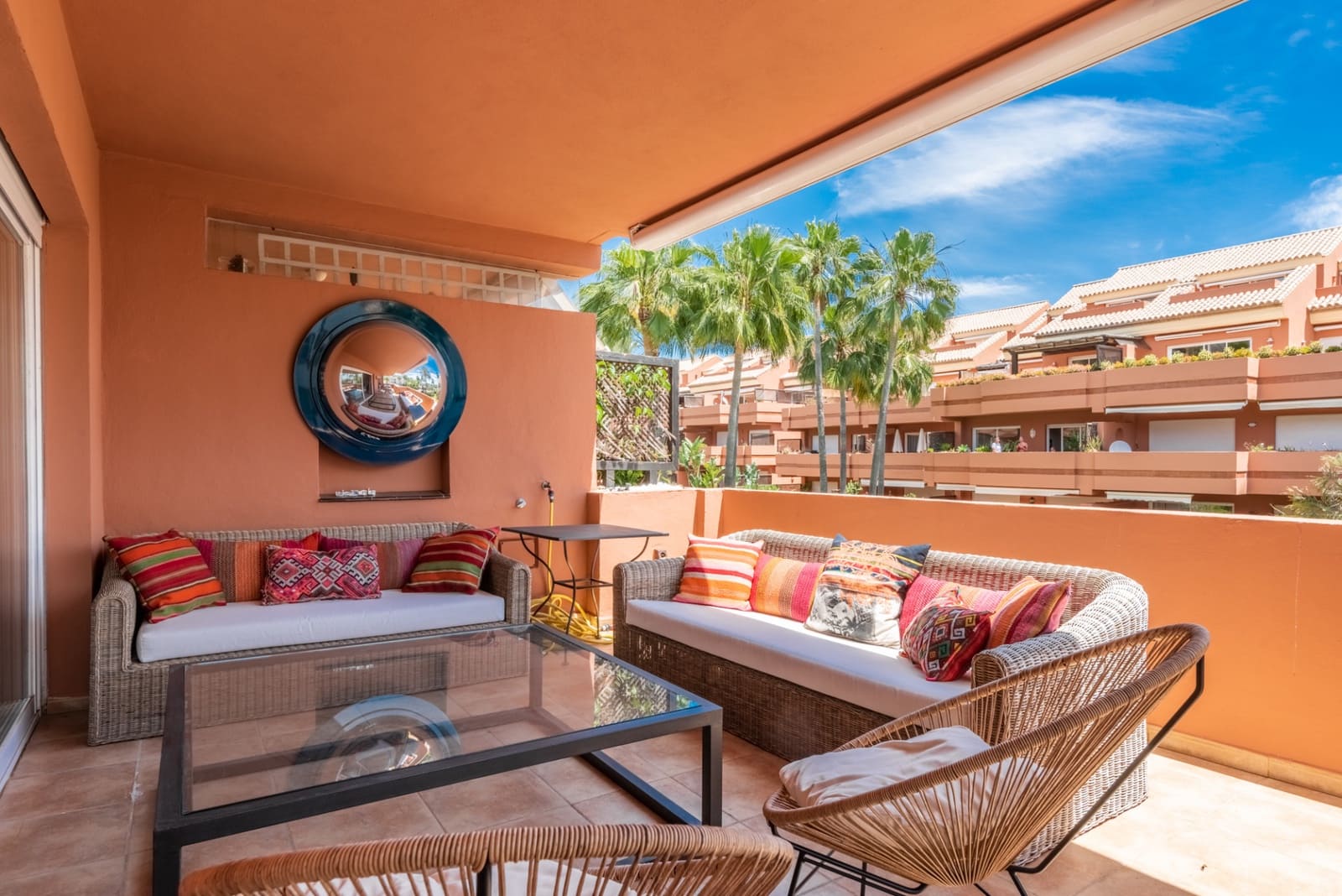   4 soveværelse   ferieLejlighed i Marbella   med   swimmingpool  garage  - € 4.000 (Ref: 6917934)