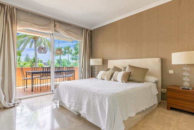   4 soveværelse   ferieLejlighed i Marbella med   swimmingpool  garage  - € 4.000 (Ref: 6917934)