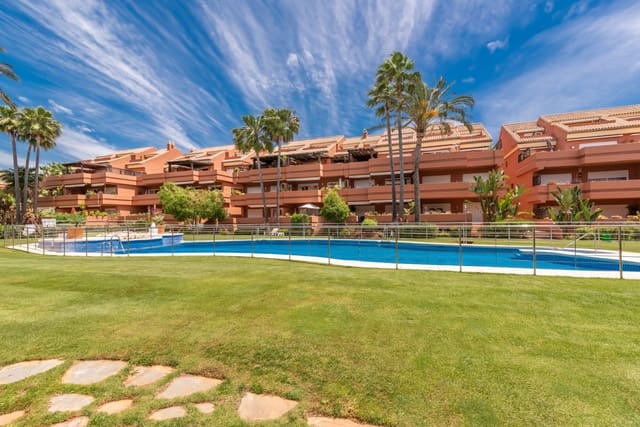   4 soveværelse   ferieLejlighed i Marbella med   swimmingpool  garage  - € 4.000 (Ref: 6917934)