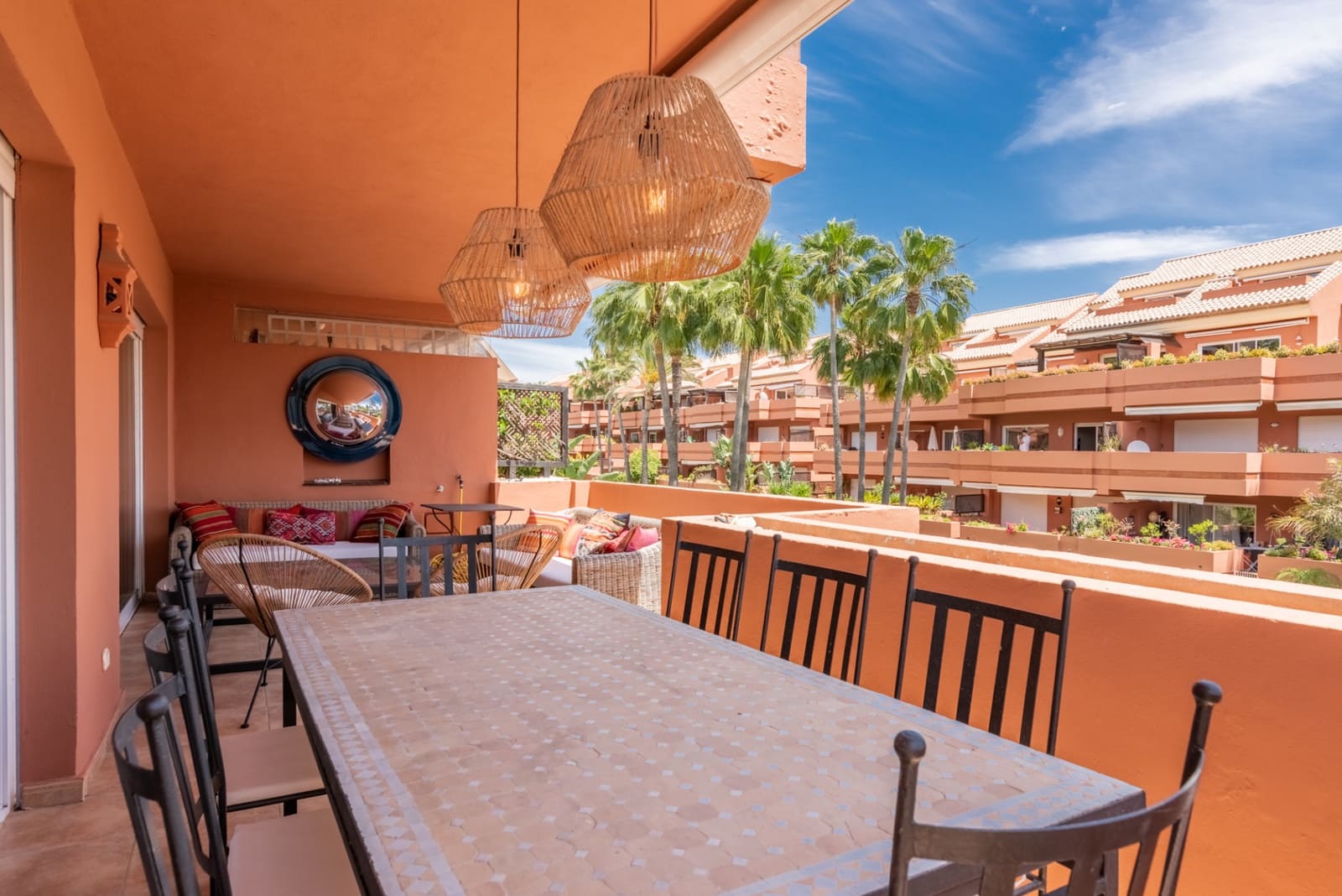   4 soveværelse   ferieLejlighed i Marbella   med   swimmingpool  garage  - € 4.000 (Ref: 6917934)