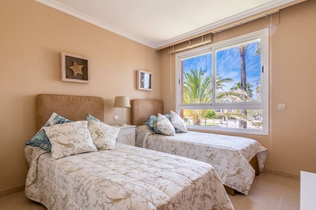 4 bedroom Apartment for holiday rental in Marbella with pool garage - € 4,000 (Ref: 6917934)
