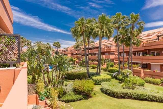 4 bedroom Apartment for holiday rental in Marbella with pool garage - € 4,000 (Ref: 6917934)