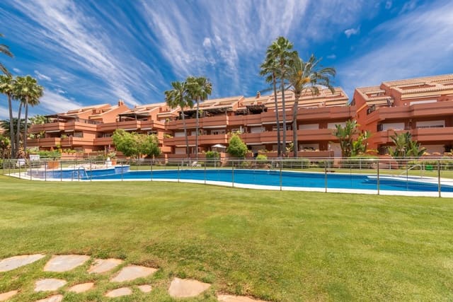 4 bedroom Apartment for holiday rental in Marbella with pool garage - € 4,000 (Ref: 6917934)