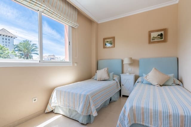 4 bedroom Apartment for holiday rental in Marbella with pool garage - € 4,000 (Ref: 6917934)