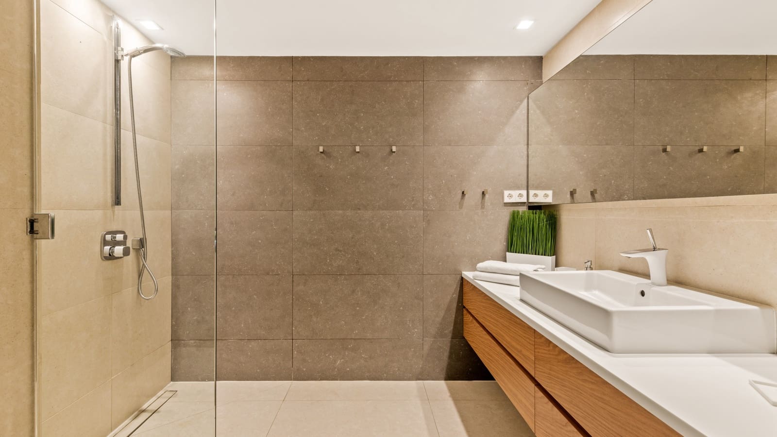 6 bedroom Villa for sale in Marbella with pool garage - € 6,500,000 (Ref: 6922523)