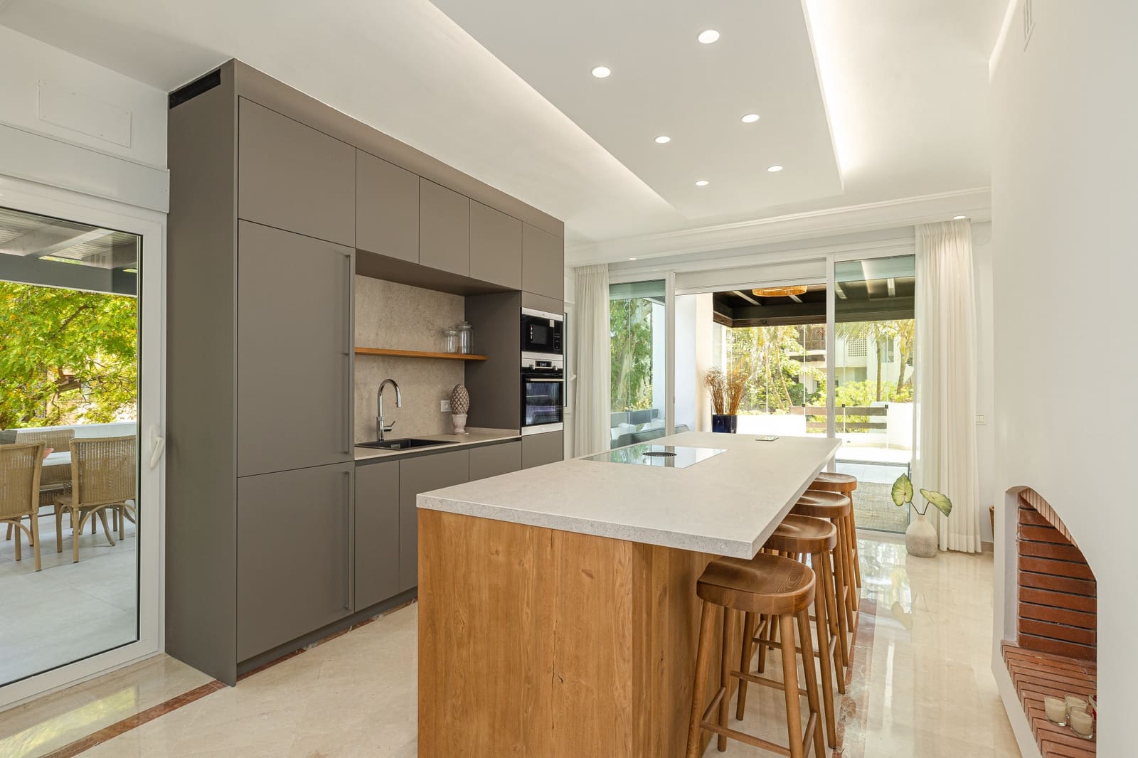 4 bedroom Penthouse for sale in Marbella with pool garage - € 3,150,000 (Ref: 6922534)