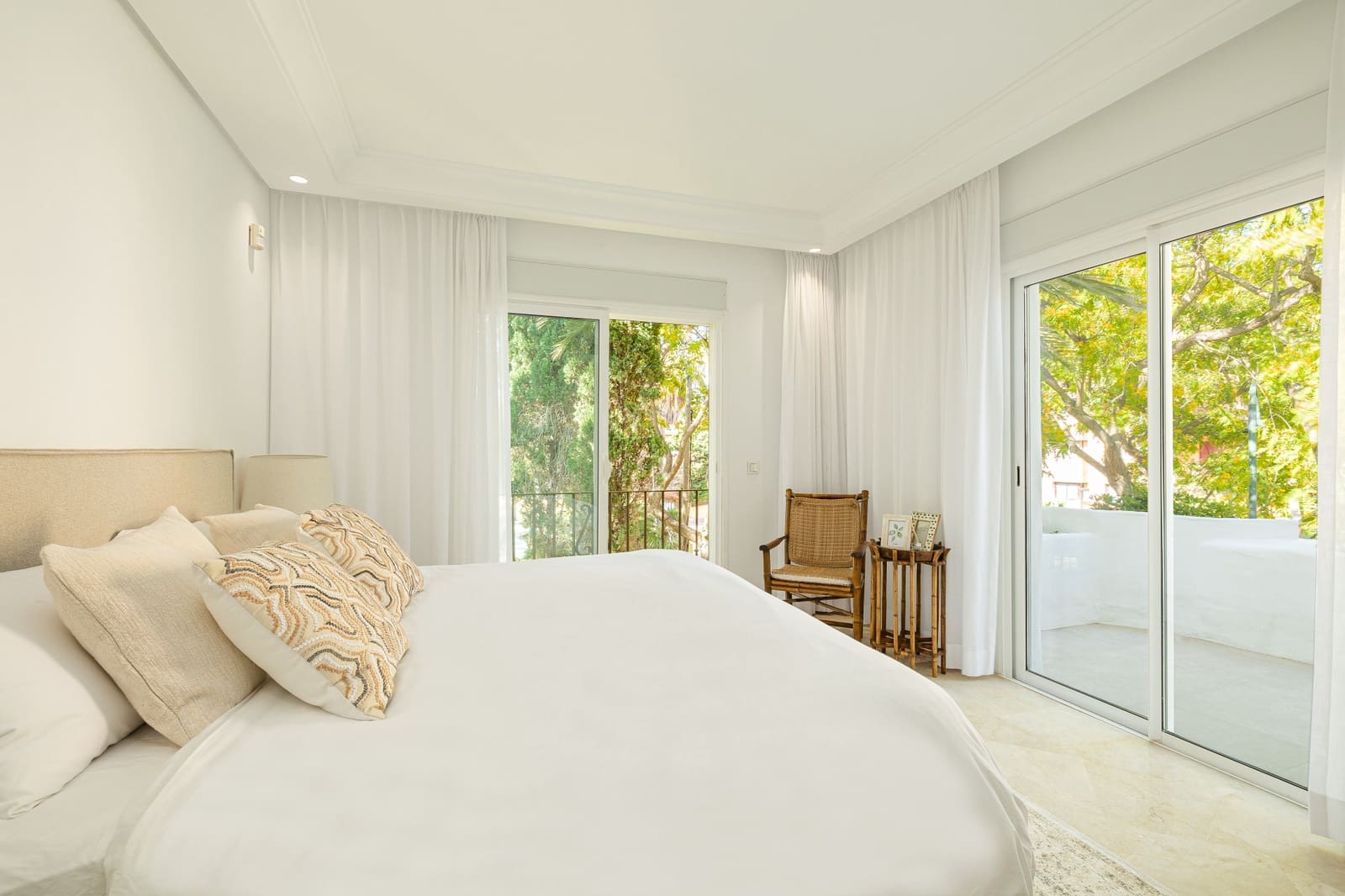 4 bedroom Penthouse for sale in Marbella with pool garage - € 3,150,000 (Ref: 6922534)