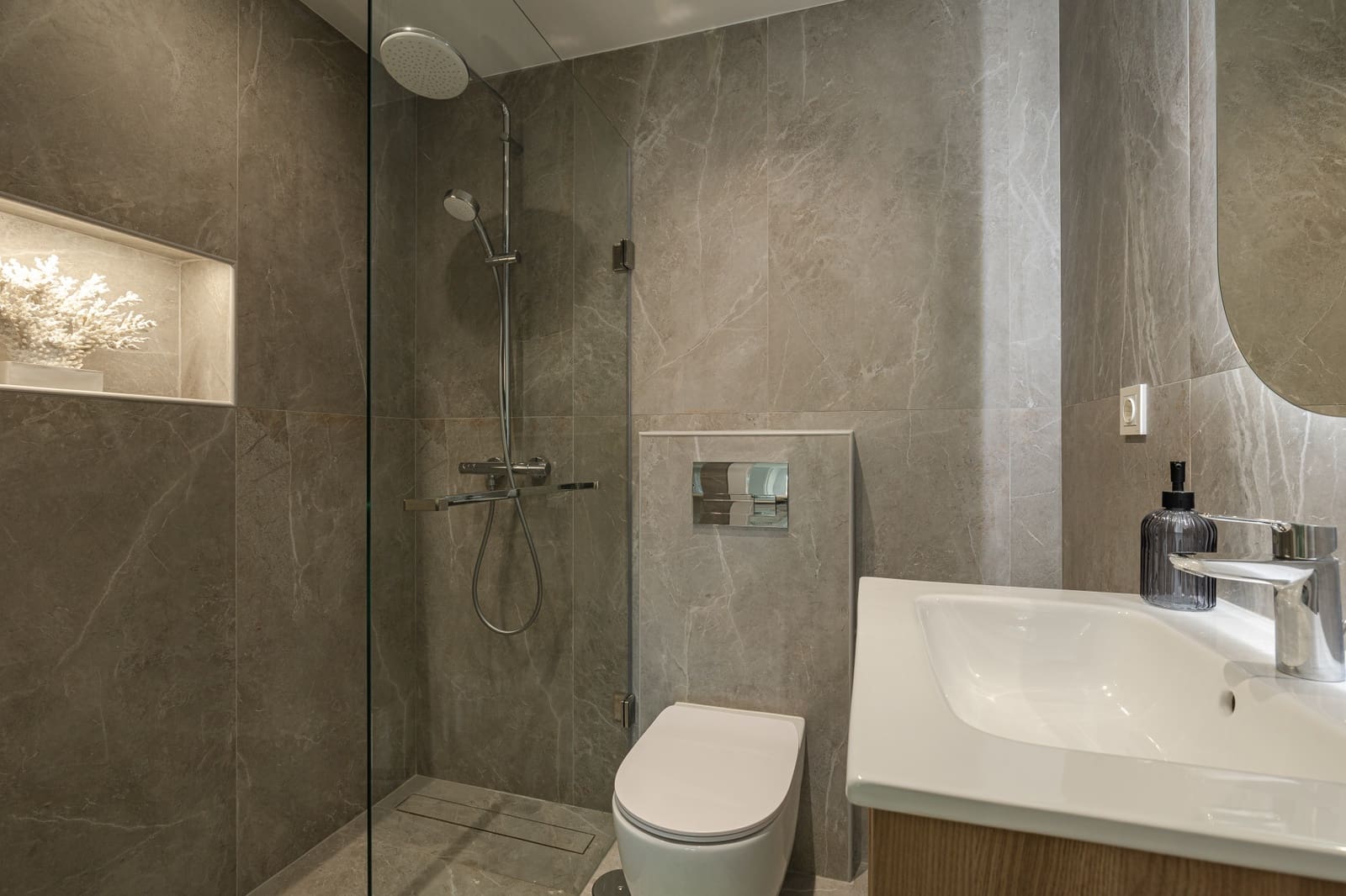 4 bedroom Penthouse for sale in Marbella with pool garage - € 3,150,000 (Ref: 6922534)