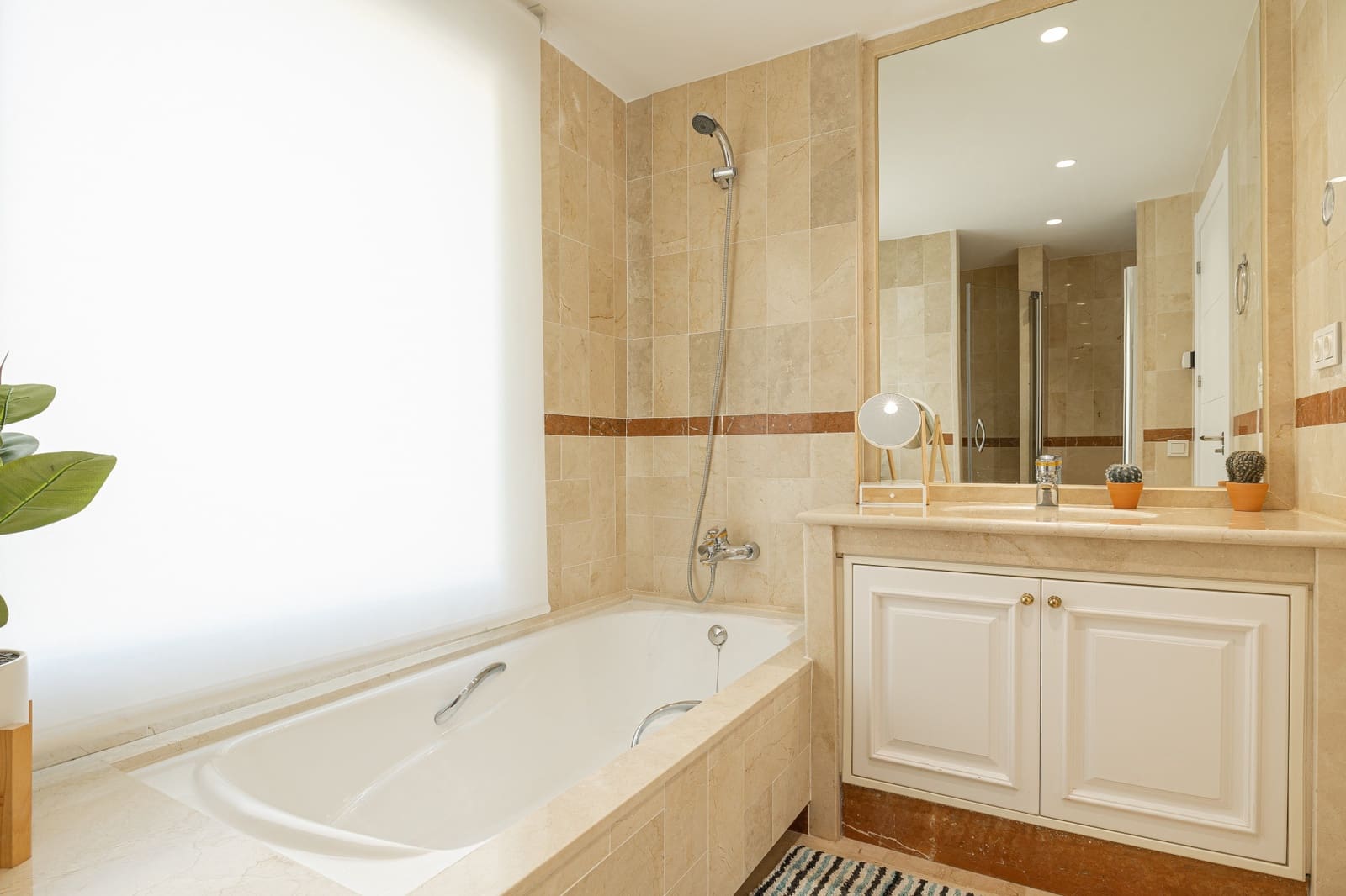 4 bedroom Penthouse for sale in Marbella with pool garage - € 3,150,000 (Ref: 6922534)