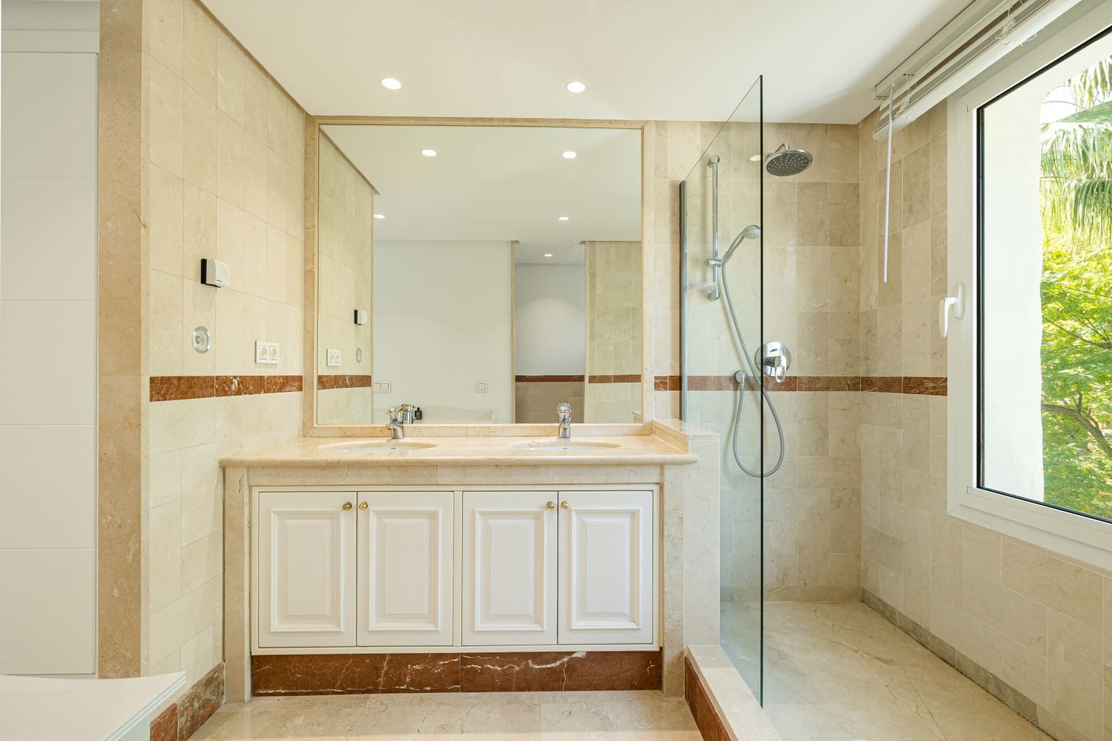 4 bedroom Penthouse for sale in Marbella with pool garage - € 3,150,000 (Ref: 6922534)