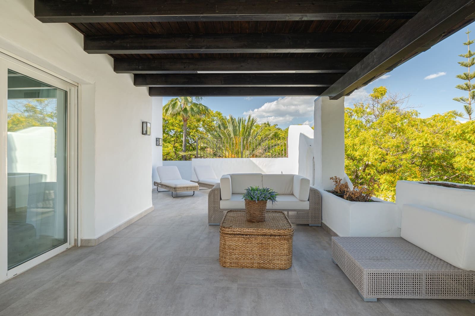 4 bedroom Penthouse for sale in Marbella with pool garage - € 3,150,000 (Ref: 6922534)