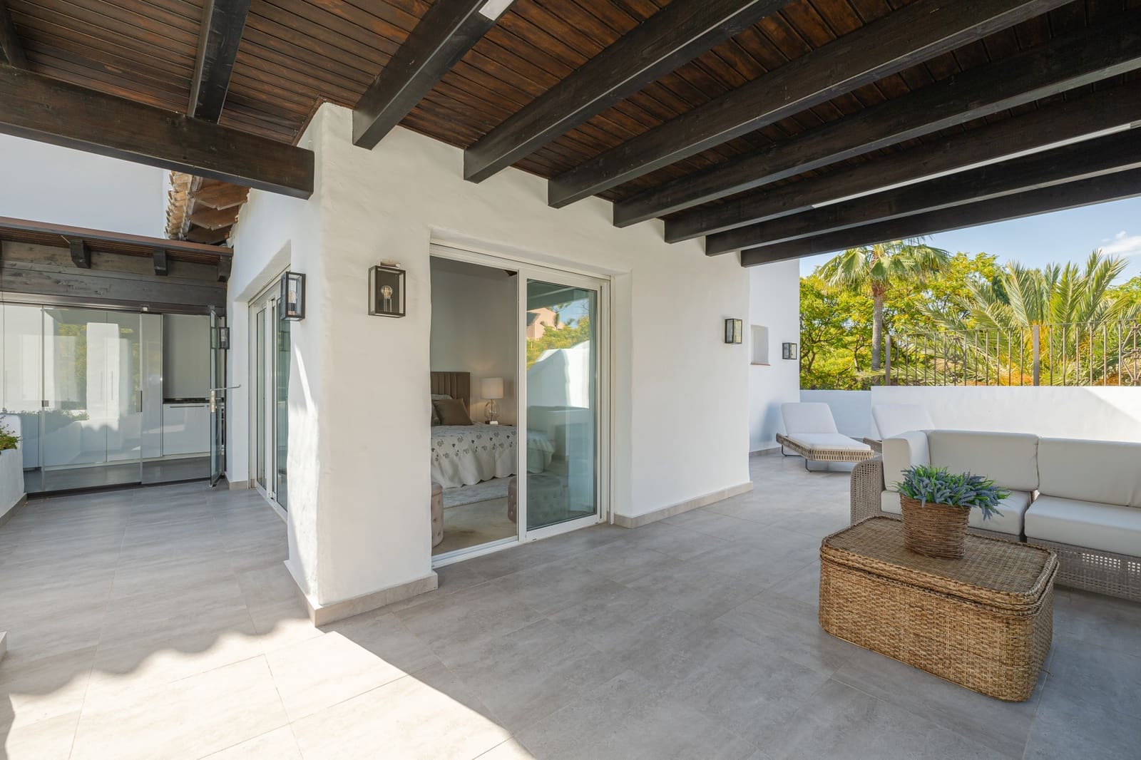 4 bedroom Penthouse for sale in Marbella with pool garage - € 3,150,000 (Ref: 6922534)