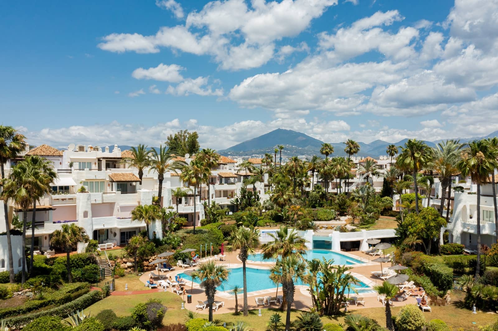 4 bedroom Penthouse for sale in Marbella with pool garage - € 3,150,000 (Ref: 6922534)