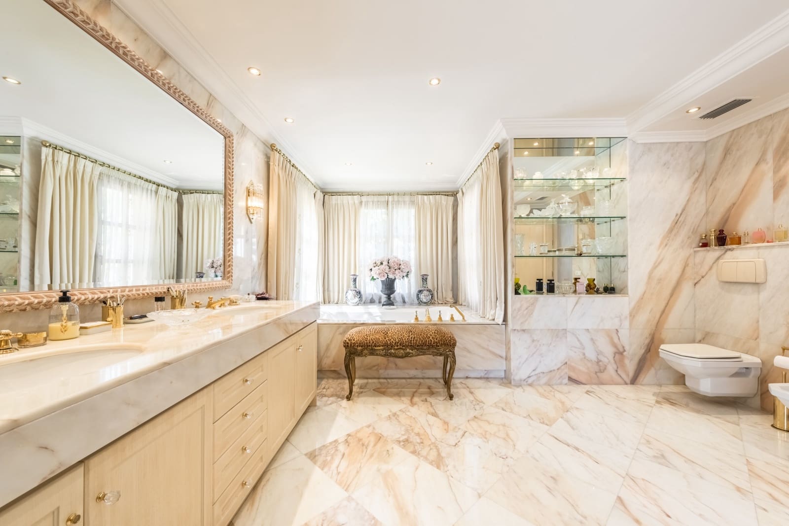 4 bedroom Villa for sale in Marbella with pool garage - € 3,495,000 (Ref: 6962292)