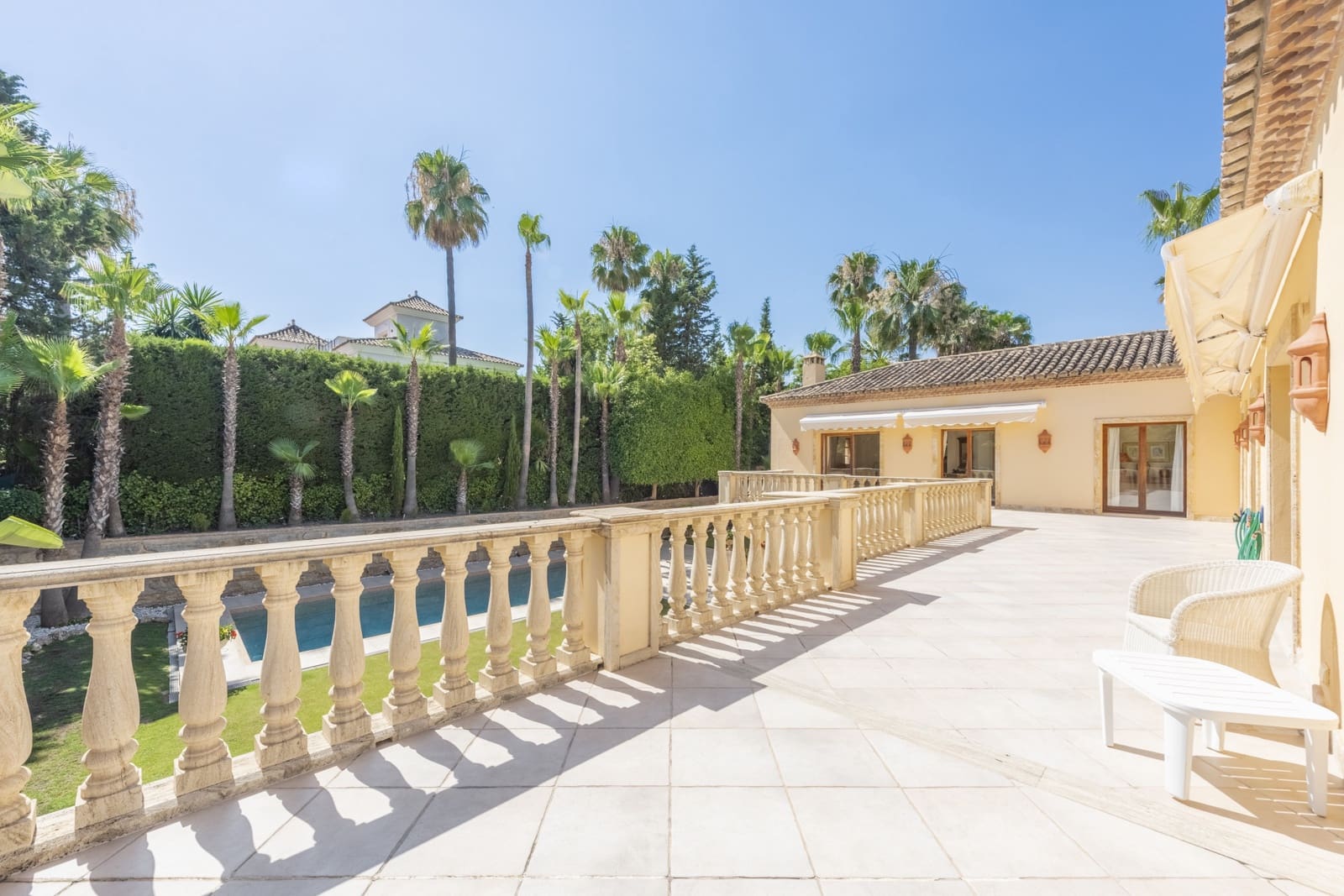 4 bedroom Villa for sale in Marbella with pool garage - € 3,495,000 (Ref: 6962292)