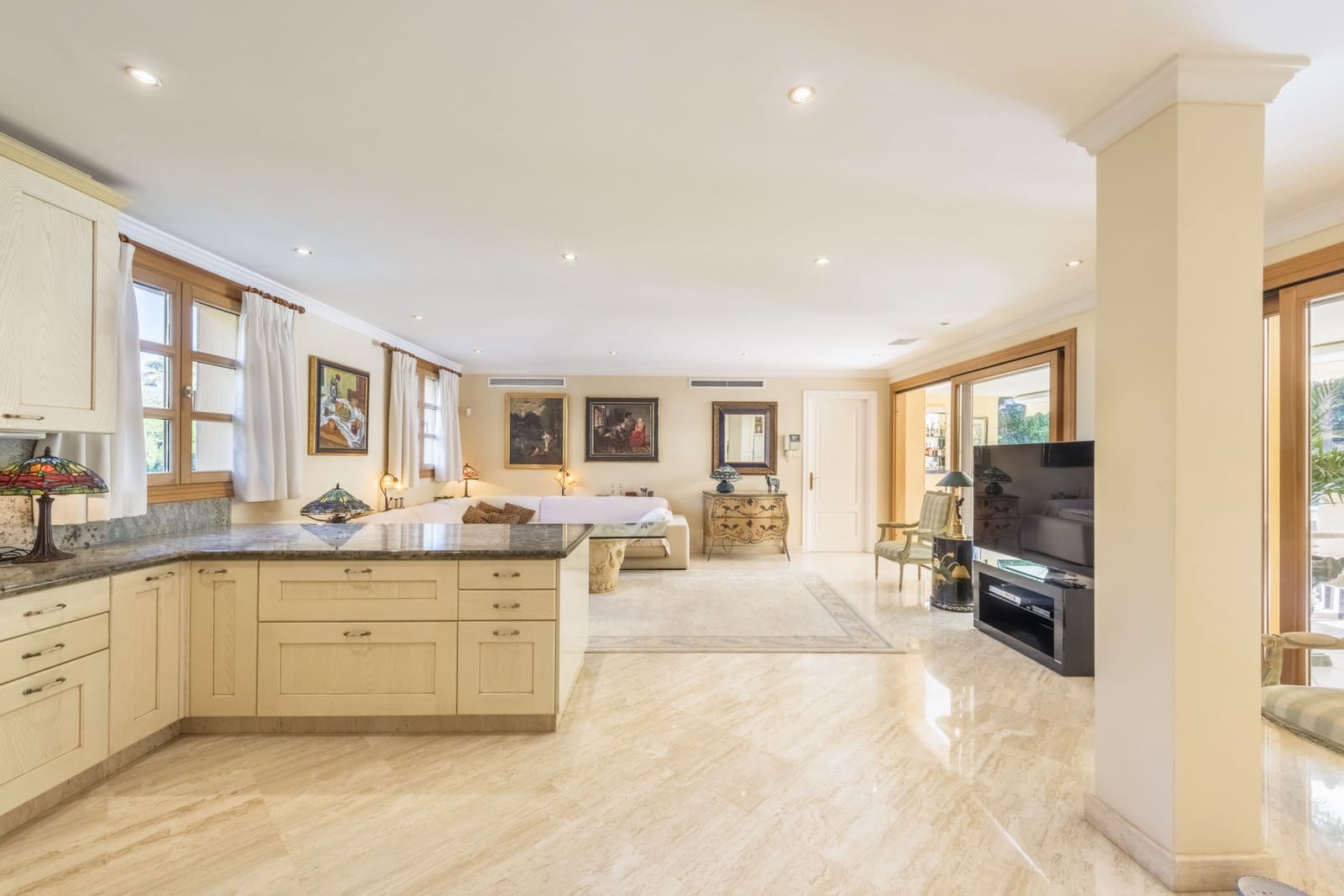 4 bedroom Villa for sale in Marbella with pool garage - € 3,495,000 (Ref: 6962292)