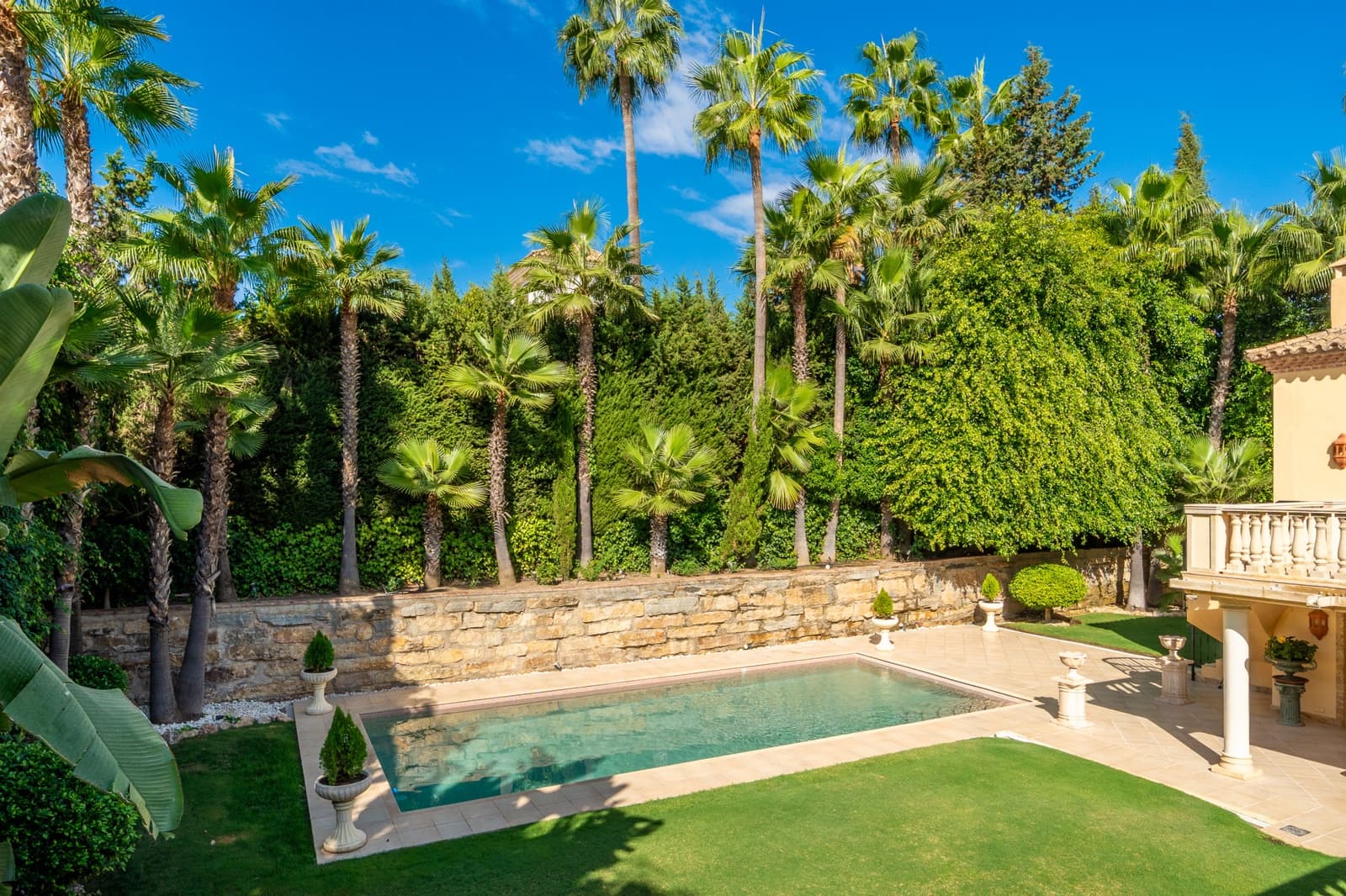 4 bedroom Villa for sale in Marbella with pool garage - € 3,495,000 (Ref: 6962292)