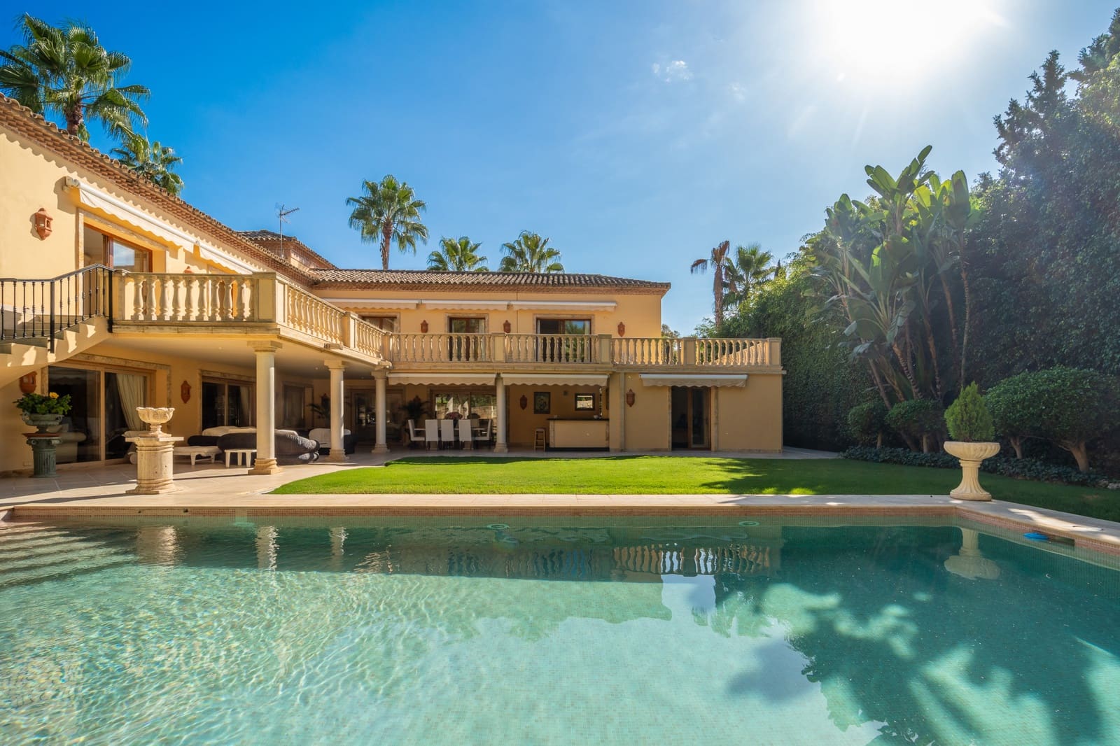 4 bedroom Villa for sale in Marbella with pool garage - € 3,495,000 (Ref: 6962292)