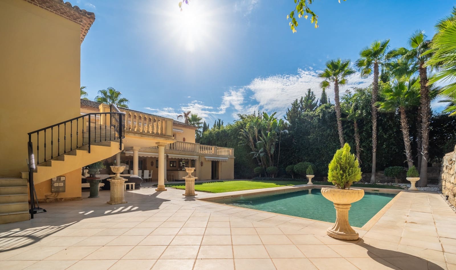 4 bedroom Villa for sale in Marbella with pool garage - € 3,495,000 (Ref: 6962292)