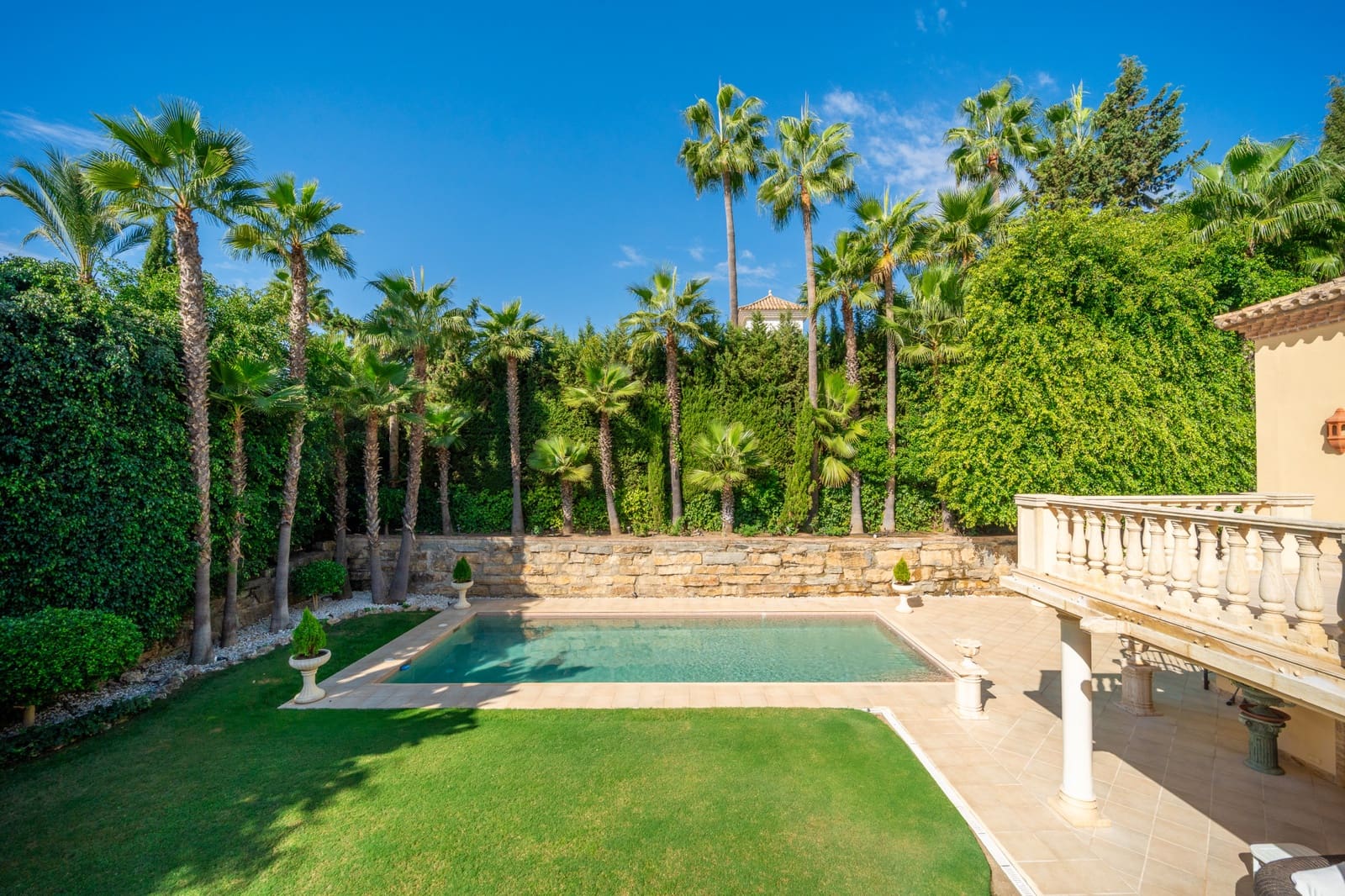 4 bedroom Villa for sale in Marbella with pool garage - € 3,495,000 (Ref: 6962292)