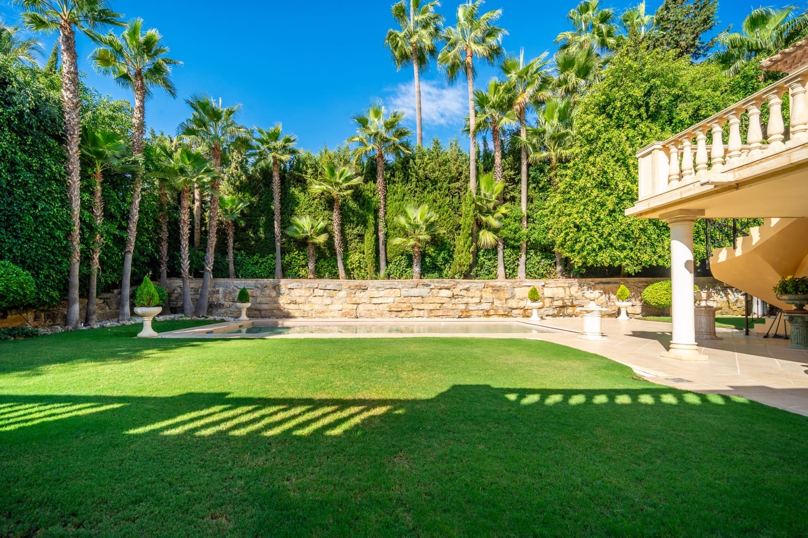 4 bedroom Villa for sale in Marbella with pool garage - € 3,495,000 (Ref: 6962292)